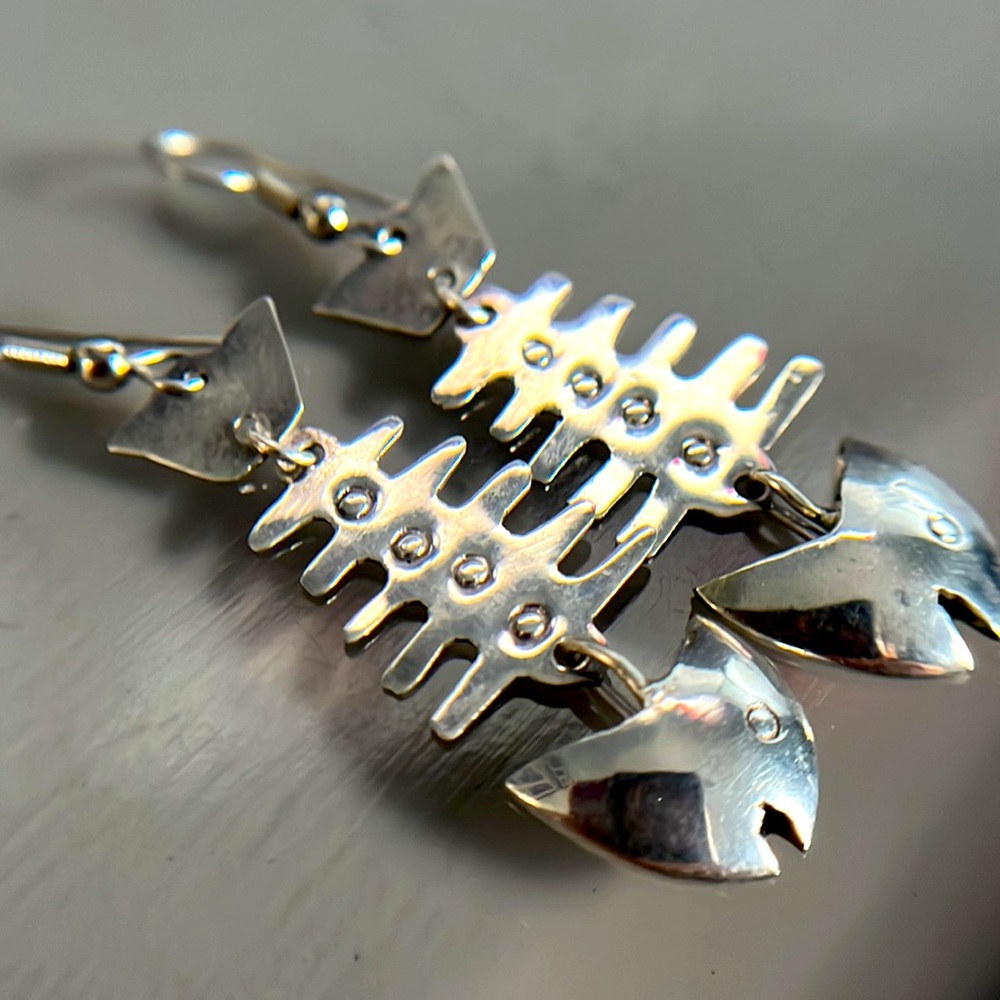 Handcrafted Alpaca Nickel Fish Skeleton Earrings - Mexico. - Picture 14 of 14